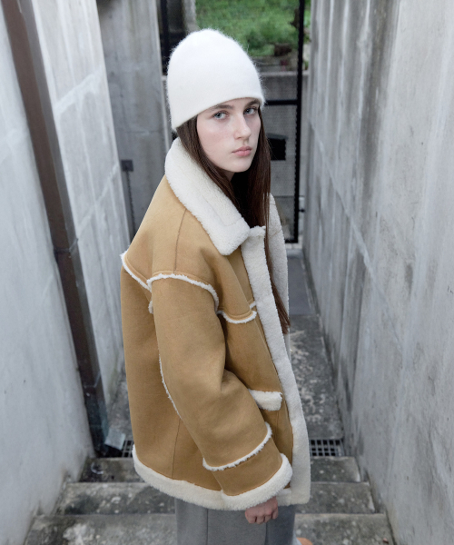 ROLAROLA(ロラロラ)の「SUEDE MUSTANG HALF JACKET BEIGE(ムートンコート・レディース・その他・FREE)」の2枚目の写真