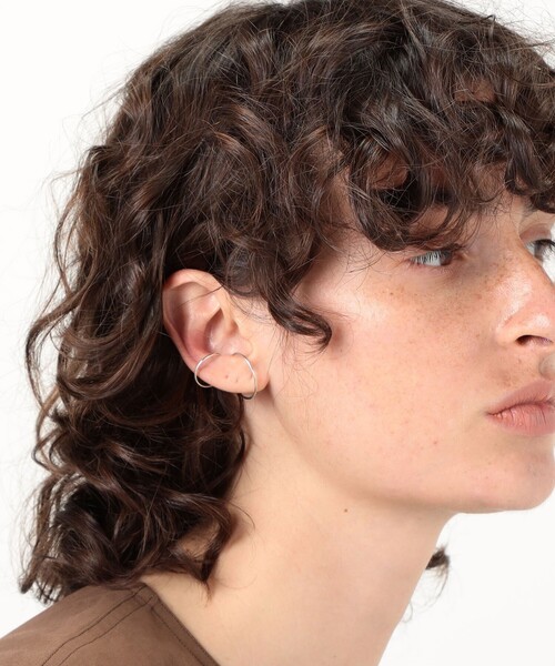 SASKIA DIEZ（サスキアディッツ）の「SASKIA DIEZ ダブルサークル イヤーカフ（イヤーカフ・レディース・シルバー・FREE）」の2枚目の写真