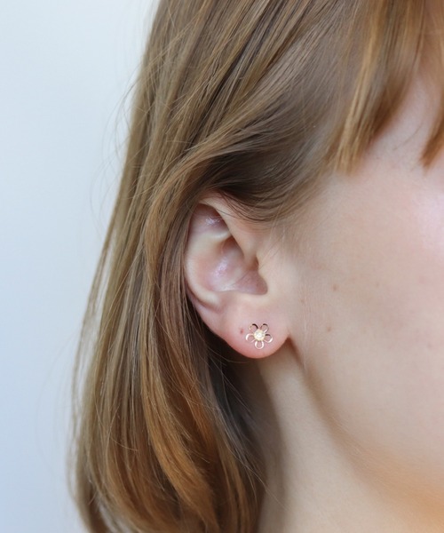 cui-cui（キュイキュイ）の「オパール フラワー ピアス | K10YG（ピアス（両耳用）・レディース・イエローゴールド・FREE）」の6枚目の写真