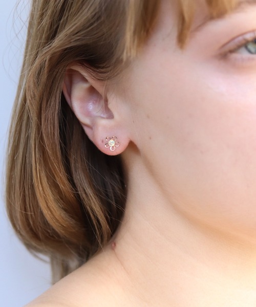 cui-cui（キュイキュイ）の「オパール フラワー ピアス | K10YG（ピアス（両耳用）・レディース・イエローゴールド・FREE）」の4枚目の写真
