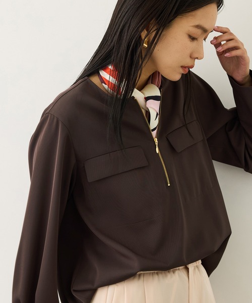 ROPE'（ロペ）の「フロントジップブラウス/イージーケア・セットアップ対応（シャツ/ブラウス・レディース・ピンク/ダークブラウン/ネイビー・38/36）」の8枚目の写真