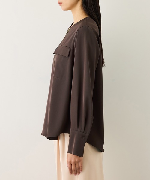 ROPE'（ロペ）の「フロントジップブラウス/イージーケア・セットアップ対応（シャツ/ブラウス・レディース・ピンク/ダークブラウン/ネイビー・38/36）」の10枚目の写真