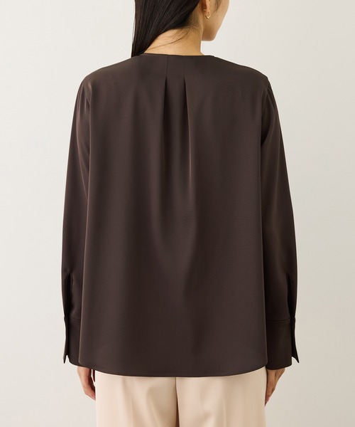 ROPE'（ロペ）の「フロントジップブラウス/イージーケア・セットアップ対応（シャツ/ブラウス・レディース・ピンク/ダークブラウン/ネイビー・38/36）」の11枚目の写真