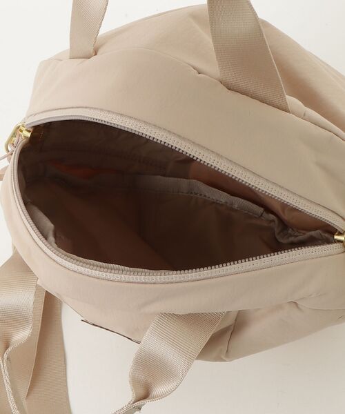 GREGORY(グレゴリー)の「スージーラウンドクロスボディ SUSZY ROUND CROSS BODY クリームブリュレ(ボディバッグ/ウエストポーチ・レディース・ベージュ系・ONE SIZE)」の2枚目の写真