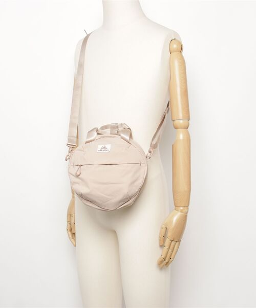 GREGORY(グレゴリー)の「スージーラウンドクロスボディ SUSZY ROUND CROSS BODY クリームブリュレ(ボディバッグ/ウエストポーチ・レディース・ベージュ系・ONE SIZE)」の3枚目の写真