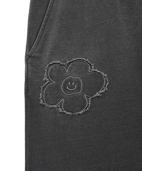 Wacky WiLLy（ワッキーウィリー）の「[GISELLEジゼル着用] WOMEN'S BIG LILY DENIM WASH SEMI-WIDE SWEATPANTS（スウェットパンツ・レディース・ダークグレー・MEDIUM/SMALL）」の6枚目の写真