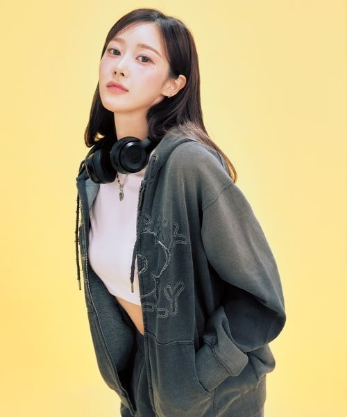 Wacky WiLLy（ワッキーウィリー）の「[GISELLEジゼル着用] WOMEN'S BIG LILY DENIM WASH SEMI-WIDE SWEATPANTS（スウェットパンツ・レディース・ダークグレー・MEDIUM/SMALL）」の11枚目の写真