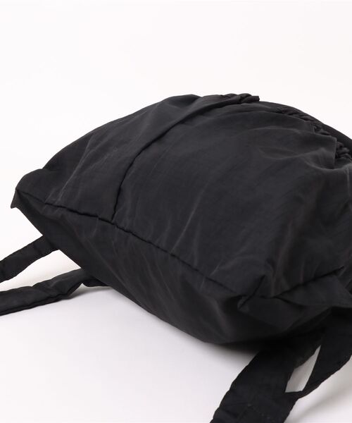 TITE IN THE STORE（ティテ　インザ　ストア）の「サコッシュ付きバックパック【Lightly/ライトリー】（バックパック/リュック・レディース・アイボリー/ブラック・FREE）」の5枚目の写真