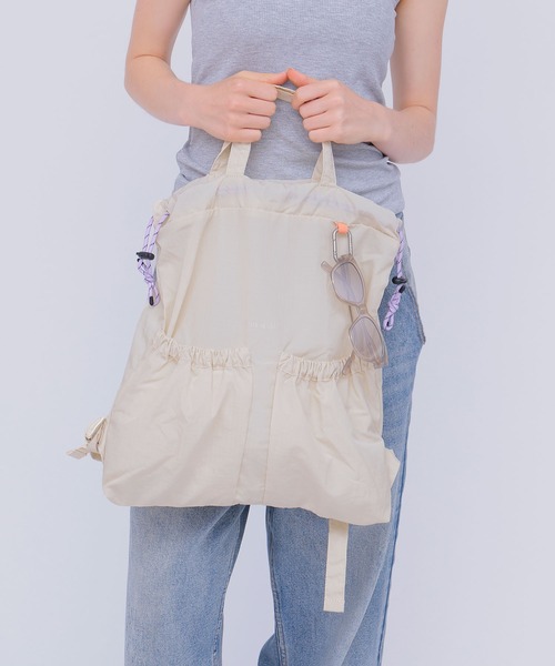 Out n About(アウトナバウト)の「サコッシュ付きバックパック【Lightly/ライトリー】(バックパック/リュック・レディース・アイボリー/ブラック・FREE)」の13枚目の写真