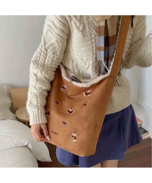 tone(トーン)の「【88eighty-eight】ふわふわもこもこ子犬刺繍リバーシブルショルダーバッグ【import】(MA)(ショルダーバッグ・レディース・ベージュ・FREE)」の2枚目の写真