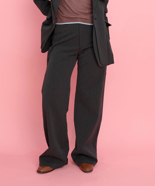 Nora Lily elle(ノラリリーエル)の「【Nora Lily】「elle」Pin Stripe Straight Patch Line Pants(スラックス・レディース・ダークグレー/グレー・FREE)」の2枚目の写真