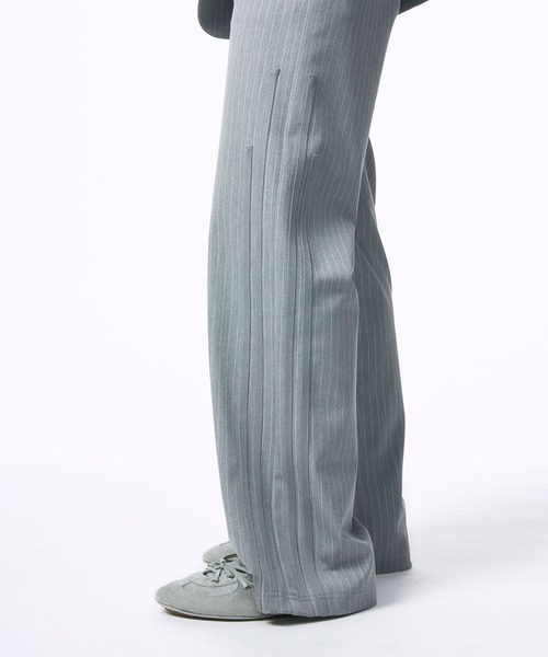 Nora Lily elle(ノラリリーエル)の「【Nora Lily】「elle」Pin Stripe Straight Patch Line Pants(スラックス・レディース・ダークグレー/グレー・FREE)」の3枚目の写真