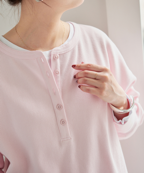 Spick & Span（スピックアンドスパン）の「《新色有り / 追加》2枚SETヘンリーネックプルオーバー（Tシャツ/カットソー・レディース・その他1/その他6/ピンク系その他/チャコールグレー・FREE）」の21枚目の写真