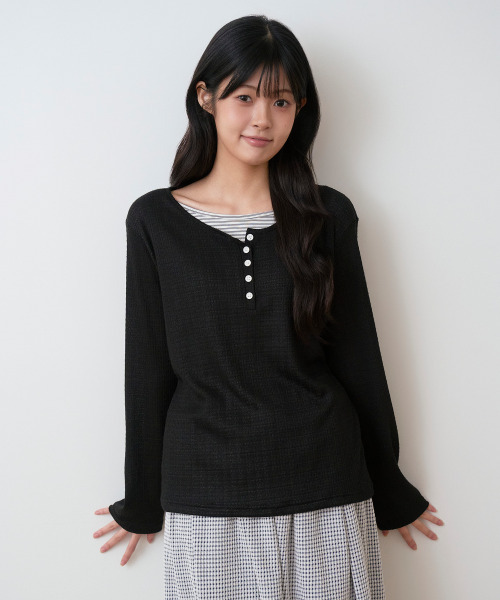 SAYUU(サユ)の「ソフトレイヤードヘンリーネックTシャツブラック(Tシャツ/カットソー・レディース・ブラック・FREE)」の2枚目の写真