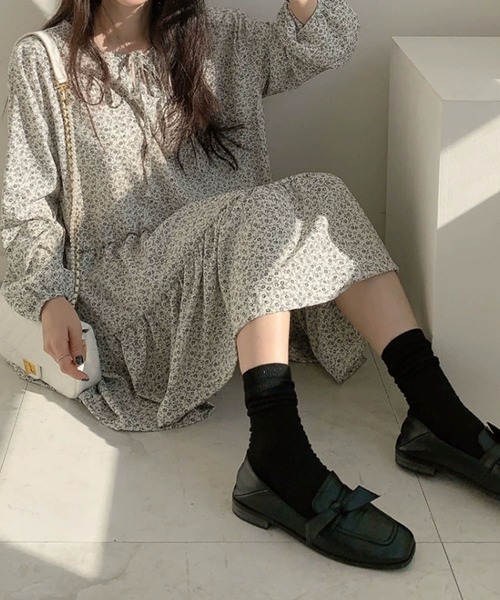 meJane(ミージェーン)の「モノトーン小花柄 ティアードミニワンピース(ワンピース・レディース・ホワイト/ブラック・FREE)」の1枚目の写真