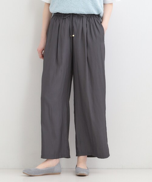 SHOO・LA・RUE(シューラルー)の「【選べる4柄/洗濯機可】さらっとしなやか サテンワイドパンツ(その他パンツ・レディース・チャコールグレー/アイボリー系6/キャメル/イエロー系その他7・04/03/02/01)」の5枚目の写真