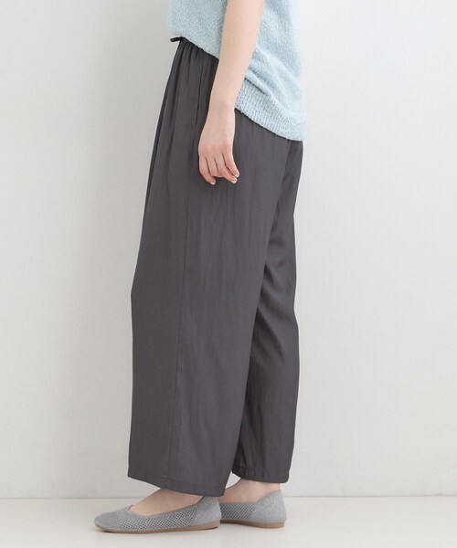 SHOO・LA・RUE(シューラルー)の「【選べる4柄/洗濯機可】さらっとしなやか サテンワイドパンツ(その他パンツ・レディース・チャコールグレー/アイボリー系6/キャメル/イエロー系その他7・04/03/02/01)」の6枚目の写真