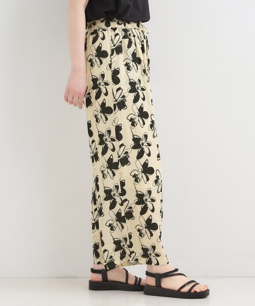 SHOO・LA・RUE(シューラルー)の「【選べる4柄/洗濯機可】さらっとしなやか サテンワイドパンツ(その他パンツ・レディース・チャコールグレー/アイボリー系6/キャメル/イエロー系その他7・04/03/02/01)」の14枚目の写真