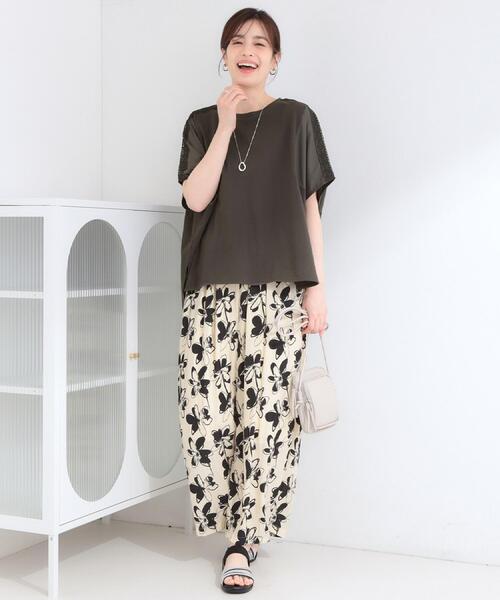 SHOO・LA・RUE(シューラルー)の「【柄が選べる/洗濯機可/S-LL】脚のラインを拾いにくい さらさらサテンイージーワイドパンツ(その他パンツ・レディース・チャコールグレー/アイボリー系6/キャメル/イエロー系その他7・04/03/02/01)」の7枚目の写真