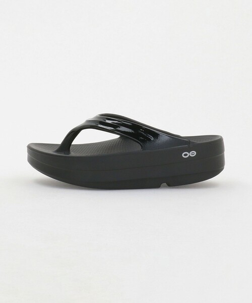 OOFOS(ウーフォス)の「<OOFOS> OOmega(サンダル・レディース・ブラック/ライトピンク・25cm/23cm/24cm/22cm)」の1枚目の写真