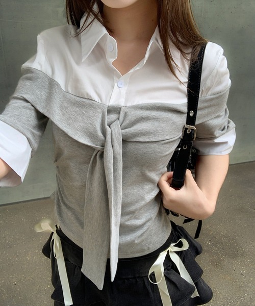 VEILA(ヴェイラ)の「シャツドッキングオフショルニット(Tシャツ/カットソー・レディース・グレー/ブラック・フリー)」の3枚目の写真