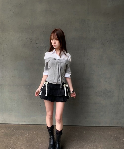 VEILA(ヴェイラ)の「シャツドッキングオフショルニット(Tシャツ/カットソー・レディース・グレー/ブラック・フリー)」の13枚目の写真