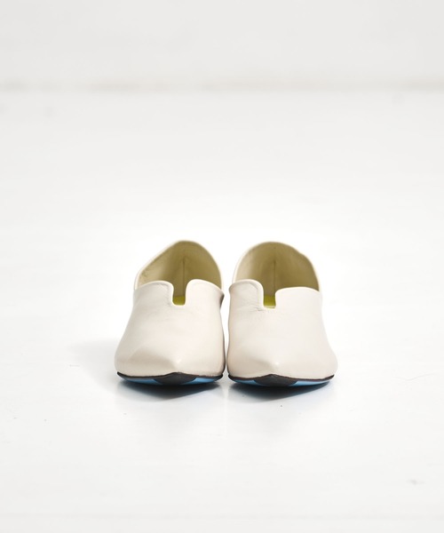 MANA(マナ)の「【MANA/マナ】pointed toe flat shoes/ポインテッドトゥフラットシューズ(パンプス・レディース・ブラック/ライトグレー・40/39/38/37)」の12枚目の写真