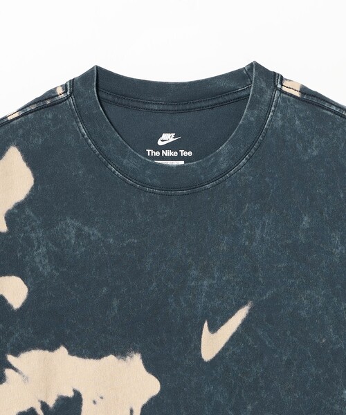 NIKE(ナイキ)の「NIKE / LSE FLORAL PRINT TEE(DARK OBSIDIAN)(Tシャツ/カットソー・メンズ・インディゴブルー・L/M/XL)」の7枚目の写真