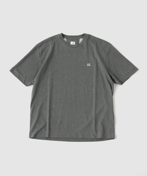 C.P. COMPANY（シーピーカンパニー）の「C.P.Company / シーピーカンパニー20/1 JERSEY PLATED LOGO T-SHIRT（Tシャツ/カットソー・メンズ）」