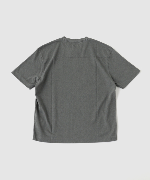 C.P. COMPANY（シーピーカンパニー）の「C.P.Company / シーピーカンパニー20/1 JERSEY PLATED LOGO T-SHIRT（Tシャツ/カットソー・メンズ・ブラック系その他/イエロー・MEDIUM/LARGE）」の3枚目の写真