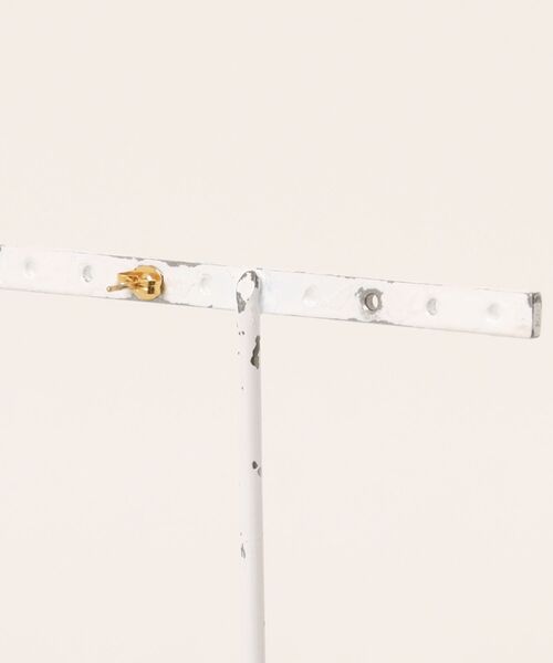tone(トーン)の「Kare/【片耳用】 ミニハート ゴールド ピアス 316L サージカルステンレス K24コーティング(ピアス(片耳用)・レディース・ゴールド・FREE)」の4枚目の写真