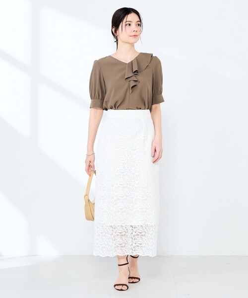 NOLLEY’S Sophi(ノーリーズソフィ)の「ウォッシャブルジョーゼットアシメラッフルブラウス(シャツ/ブラウス・レディース・オリーブ/サックスブルー/オフホワイト・38/36)」の4枚目の写真
