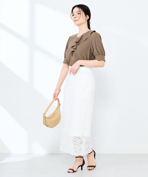 NOLLEY’S Sophi(ノーリーズソフィ)の「ウォッシャブルジョーゼットアシメラッフルブラウス(シャツ/ブラウス・レディース・オリーブ/サックスブルー/オフホワイト・38/36)」の5枚目の写真