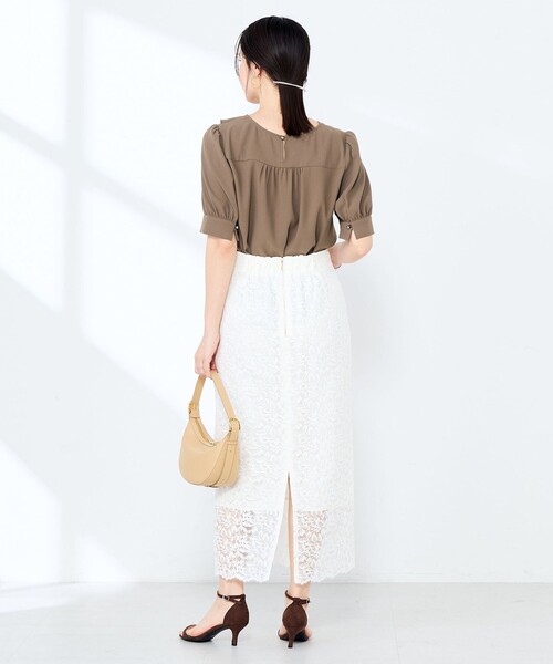 NOLLEY’S Sophi(ノーリーズソフィ)の「ウォッシャブルジョーゼットアシメラッフルブラウス(シャツ/ブラウス・レディース・オリーブ/サックスブルー/オフホワイト・38/36)」の7枚目の写真