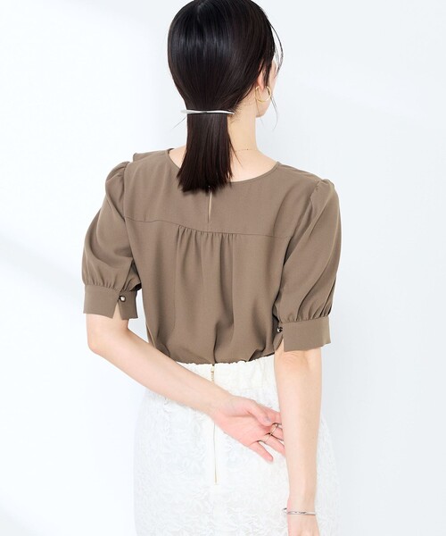 NOLLEY’S Sophi(ノーリーズソフィ)の「ウォッシャブルジョーゼットアシメラッフルブラウス(シャツ/ブラウス・レディース・オリーブ/サックスブルー/オフホワイト・38/36)」の11枚目の写真