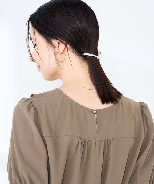 NOLLEY’S Sophi(ノーリーズソフィ)の「ウォッシャブルジョーゼットアシメラッフルブラウス(シャツ/ブラウス・レディース・オリーブ/サックスブルー/オフホワイト・38/36)」の12枚目の写真
