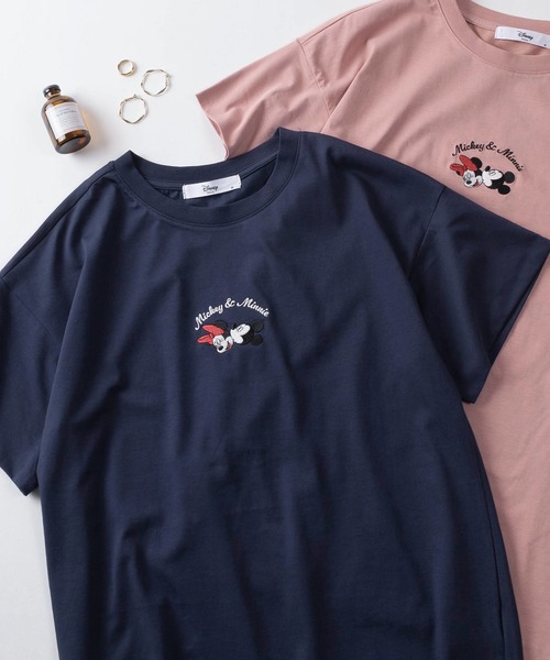 Disney(ディズニー)の「【71】【Disney/ディズニー】ミッキーマウス/ミニーマウス フロント刺繍 クルーネックTシャツ/接触冷感/レディース(Tシャツ/カットソー・レディース・ネイビー/ラベンダー/ピンク/ライトグレー・L/M)」の2枚目の写真