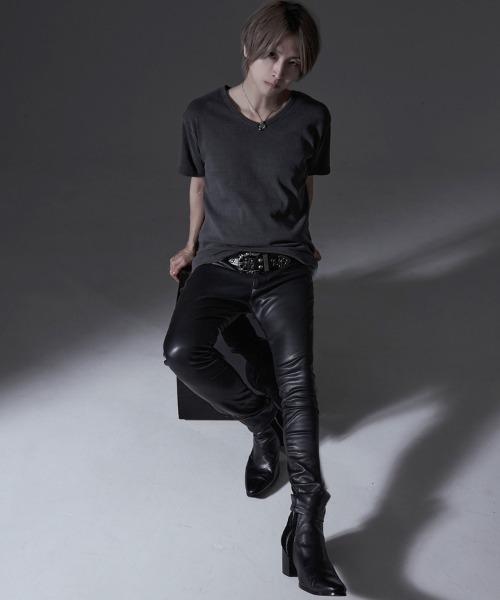 RUDOL(ルドル)の「『RUDOL/ルドル』ピグメント加工テレコVネックTEE(Tシャツ/カットソー・メンズ・ブラウン/チャコール・L/M)」の5枚目の写真