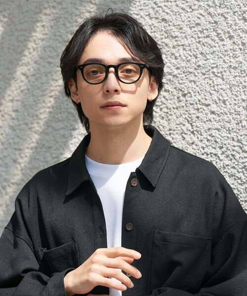 Zoff（ゾフ）の「【WEB限定】SUNCUTGlasses/UV100%CUT ウェリントン型 サングラスカラーレンズ 太縁フレーム おしゃれ 紫外線対策 UVカット 男女兼用 メンズ レディース 男性用 女性用 ユニセックス｜Zoff｜TREND SUNGLASSES（サングラス・レディース・ライトイエロー/ブラック系その他3/ブラック系その他/クリア/ブラウン系その他5/ブラック系その他2/ブラック/ライトグレー系・FREE）」の5枚目の写真