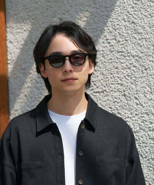 Zoff（ゾフ）の「【WEB限定】SUNCUTGlasses/UV100%CUT ウェリントン型 サングラスカラーレンズ 太縁フレーム おしゃれ 紫外線対策 UVカット 男女兼用 メンズ レディース 男性用 女性用 ユニセックス｜Zoff｜TREND SUNGLASSES（サングラス・レディース・ライトイエロー/ブラック系その他3/ブラック系その他/クリア/ブラウン系その他5/ブラック系その他2/ブラック/ライトグレー系・FREE）」の2枚目の写真