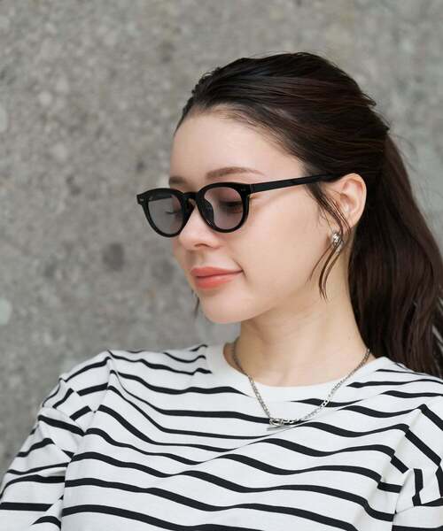 Zoff（ゾフ）の「【WEB限定】SUNCUTGlasses/UV100%CUT ウェリントン型 サングラスカラーレンズ 太縁フレーム おしゃれ 紫外線対策 UVカット 男女兼用 メンズ レディース 男性用 女性用 ユニセックス｜Zoff｜TREND SUNGLASSES（サングラス・レディース・ライトイエロー/ブラック系その他3/ブラック系その他/クリア/ブラウン系その他5/ブラック系その他2/ブラック/ライトグレー系・FREE）」の12枚目の写真