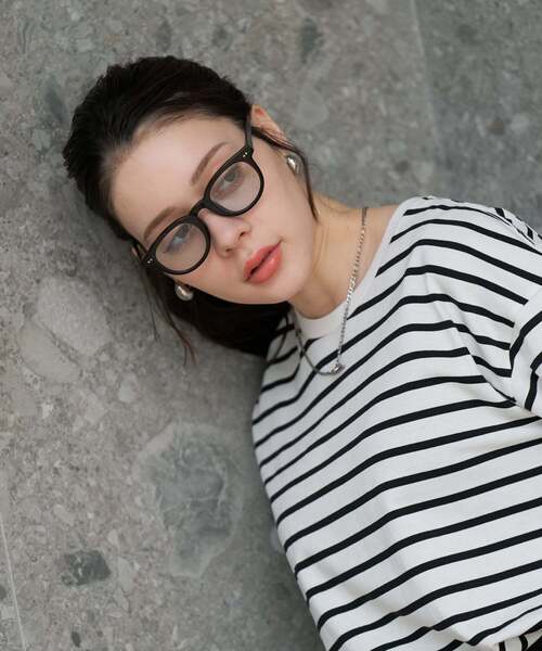 Zoff（ゾフ）の「【WEB限定】SUNCUTGlasses/UV100%CUT ウェリントン型 サングラスカラーレンズ 太縁フレーム おしゃれ 紫外線対策 UVカット 男女兼用 メンズ レディース 男性用 女性用 ユニセックス｜Zoff｜TREND SUNGLASSES（サングラス・レディース・ライトイエロー/ブラック系その他3/ブラック系その他/クリア/ブラウン系その他5/ブラック系その他2/ブラック/ライトグレー系・FREE）」の22枚目の写真
