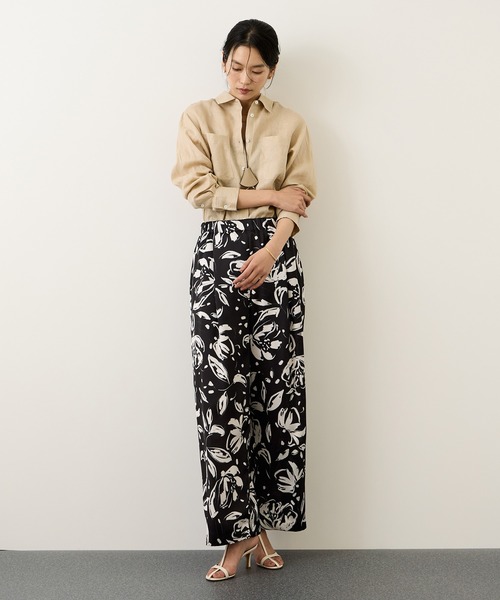 ROPE'(ロペ)の「【DEVEAUX(デヴォー)】フラワープリントイージーパンツ/セットアップ対応(その他パンツ・レディース・ベージュ系その他/ブラック系その他・38/36)」の4枚目の写真
