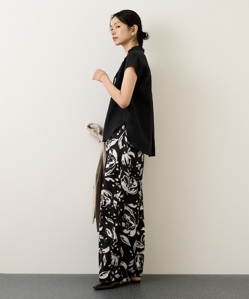 ROPE'(ロペ)の「【DEVEAUX(デヴォー)】フラワープリントイージーパンツ/セットアップ対応(その他パンツ・レディース・ベージュ系その他/ブラック系その他・38/36)」の5枚目の写真