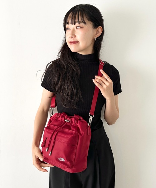 THE NORTH FACE(ザノースフェイス)の「THE NORTH FACE(ザ・ノースフェイス)/2WAY ショルダーバッグ ロゴプリント トラベルバケットバッグ/TRAVEL BUCKET BAG(ショルダーバッグ・レディース・レッド/ブラック/ライトグレー・FREE)」の19枚目の写真