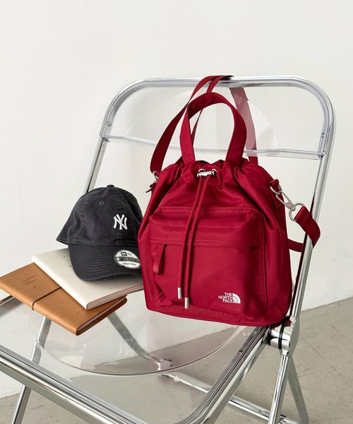 THE NORTH FACE(ザノースフェイス)の「THE NORTH FACE(ザ・ノースフェイス)/2WAY ショルダーバッグ ロゴプリント トラベルバケットバッグ/TRAVEL BUCKET BAG(ショルダーバッグ・レディース・レッド/ブラック/ライトグレー・FREE)」の21枚目の写真