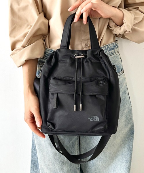 THE NORTH FACE(ザノースフェイス)の「THE NORTH FACE(ザ・ノースフェイス)/2WAY ショルダーバッグ ロゴプリント トラベルバケットバッグ/TRAVEL BUCKET BAG(ショルダーバッグ・レディース・レッド/ブラック/ライトグレー・FREE)」の4枚目の写真