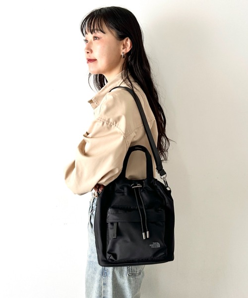THE NORTH FACE(ザノースフェイス)の「THE NORTH FACE(ザ・ノースフェイス)/2WAY ショルダーバッグ ロゴプリント トラベルバケットバッグ/TRAVEL BUCKET BAG(ショルダーバッグ・レディース・レッド/ブラック/ライトグレー・FREE)」の9枚目の写真