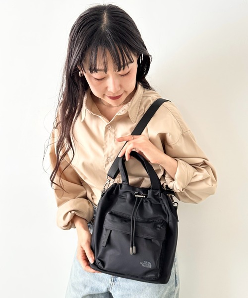 THE NORTH FACE(ザノースフェイス)の「THE NORTH FACE(ザ・ノースフェイス)/2WAY ショルダーバッグ ロゴプリント トラベルバケットバッグ/TRAVEL BUCKET BAG(ショルダーバッグ・レディース・レッド/ブラック/ライトグレー・FREE)」の10枚目の写真