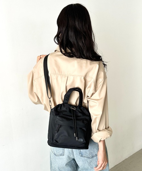 THE NORTH FACE(ザノースフェイス)の「THE NORTH FACE(ザ・ノースフェイス)/2WAY ショルダーバッグ ロゴプリント トラベルバケットバッグ/TRAVEL BUCKET BAG(ショルダーバッグ・レディース・レッド/ブラック/ライトグレー・FREE)」の11枚目の写真